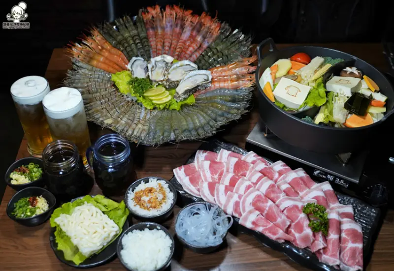 痛風鍋吃到爽，蝦樂套餐高達60尾大蝦盤，加購199元三種肉片無限續加｜貓頭鷹鍋物 鳳山文山店 - 跟著尼力吃喝玩樂＆親子生活