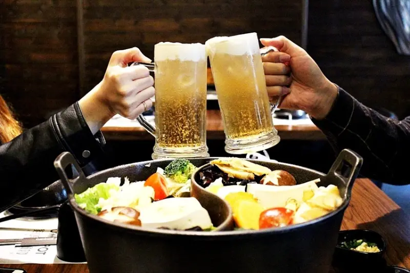 [高雄/鳳山區]貓頭鷹鍋物 來杯貓頭鷹奶油啤酒，享受無酒精的狂歡夜晚～深邃森林×暗夜樹屋 甜點是哈根達斯！