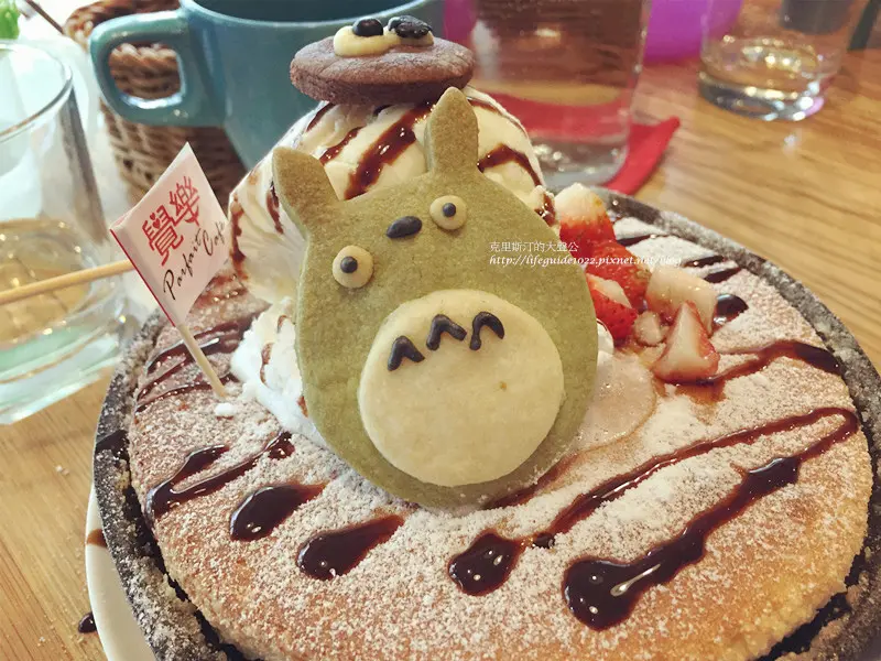 【台中 美食】一家三口與龍貓舒芙蕾的約會----覺樂Parfait Café