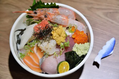 肥猫漁夫 生魚片海鮮丼飯180元起