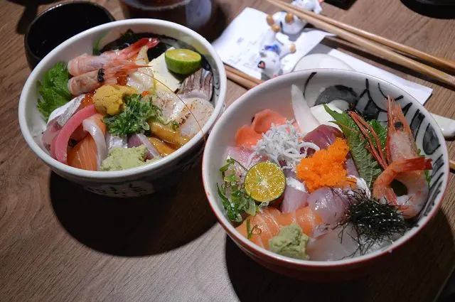 「肥猫漁夫 海鮮丼專賣店」~料鮮味美的海鮮丼飯令人一吃就上癮(捷運中山國小站美食)
