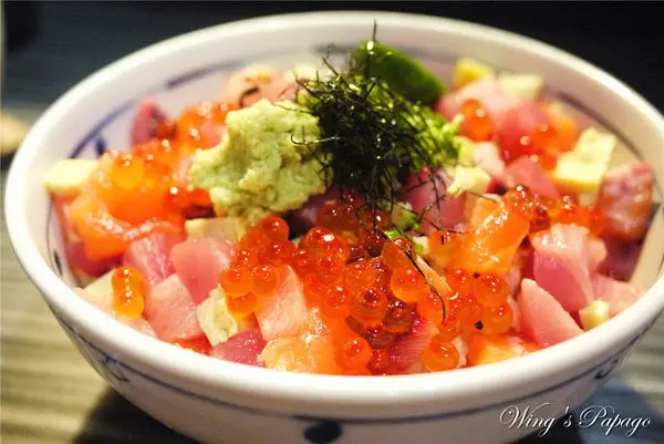 ［台北中山］肥貓漁夫。漁港直送尚青海鮮丼。散壽司/炙燒比目魚手捲/雞肉丸味增湯體驗(中山國小站附近餐廳)。