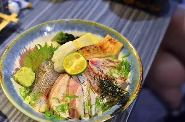 『台北||中山國小』帶給你一整碗的甘甜鮮美-肥貓漁夫 海鮮丼專賣店        
      