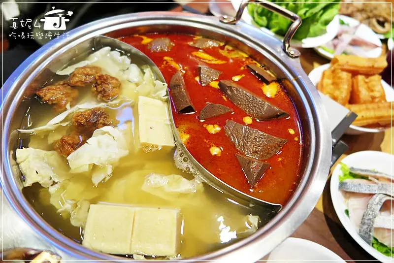 [捷運紅/綠線美食-中山站] 八條麻辣鍋。林森北路八條通正宗重慶麻辣火鍋，力薦獨家黃牛胸肉一定要吃...