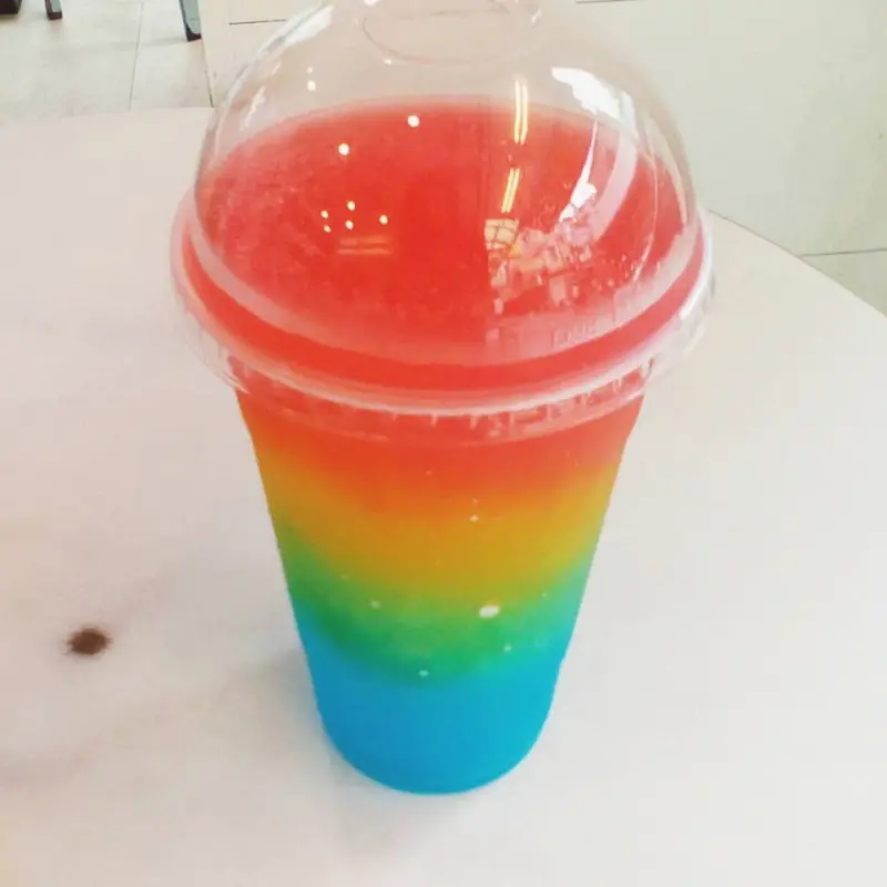 一掃陰霾心情--窩浩斯冰館(麻吉冰館)彩虹冰沙体驗心得              