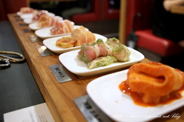 【台北松山】江原慶白菜－超吸睛八色烤肉！多樣化韓國料理(微風美食、南京復興站、試吃)