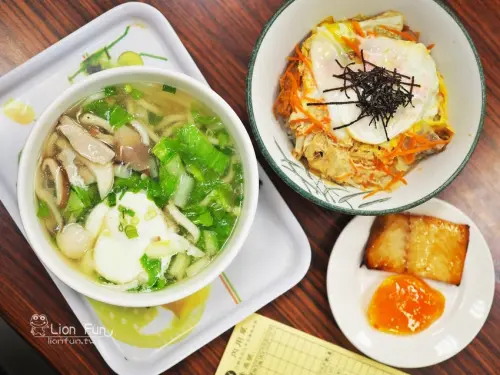 高雄鹽埕區美食｜喜洋洋鍋燒麵。高雄鹽埕區在地小吃，鍋燒麵／炒飯／咖哩／蓋飯