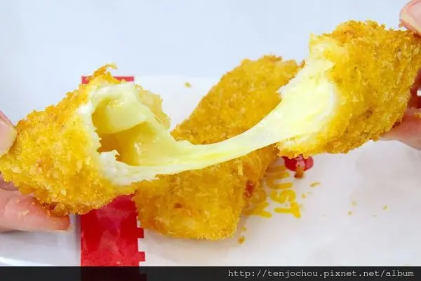 花花，甲飽沒【台北食記】炸吧JUST FRY 邪惡牽絲美食！麵包起司捲 炸雞排也好吃唷