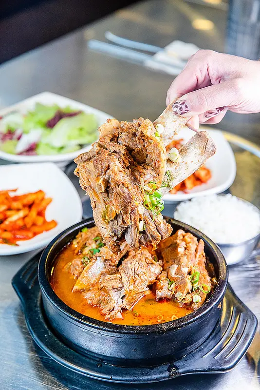 【台北捷運美食地圖】【國父紀念館站美食】新麻蒲海鷗臺灣1號店-馬鈴薯排骨鍋新上市(一號店限定)