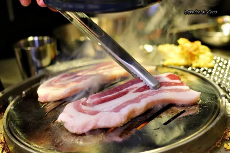 (台北 東區美食)新麻蒲海鷗臺灣1號店마포갈매기韓國第一烤肉店(捷運國父紀念館站)