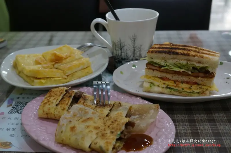 【台北美食】新莊碳烤土司店 米豆早午餐、早餐 現點現做 推薦超可愛老闆娘！創意口味 新開幕 免費WIFI LINE訂餐