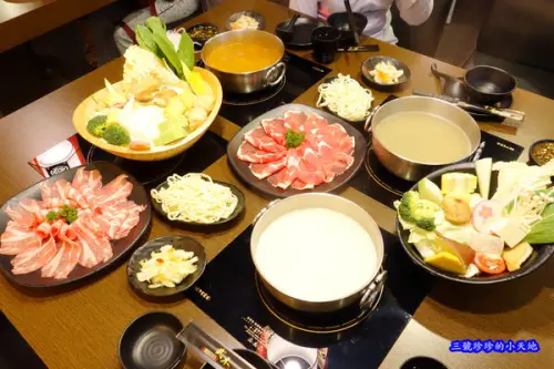 【民生社區火鍋推薦】武木鍋物涮涮鍋。必點香濃好喝的牛奶鍋。海陸雙人套餐超划算。多種火鍋湯底可選擇。