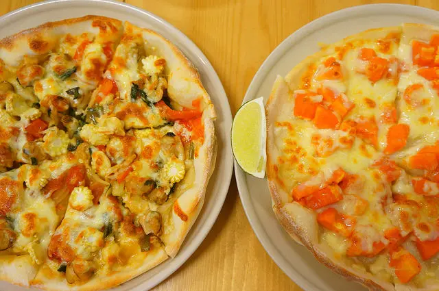 高雄美食~熟成台灣漬物披薩外帶專門店 一種似曾相識熟悉的老味道 木瓜牛奶披薩讓人驚艷的讚不絕口