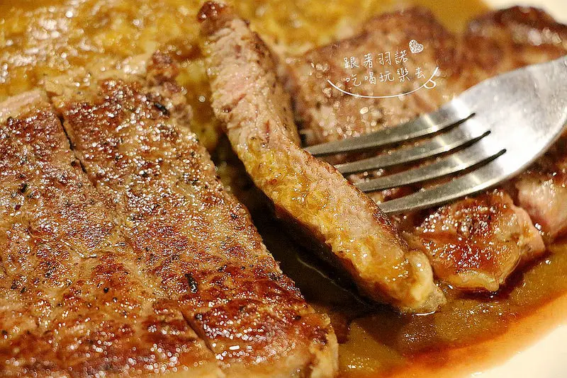 【羽諾食記】什麼!!牛排可以跟咖哩一起吃?『Izumi Curry 京站旗艦店』來自關西大阪的人氣咖哩❤台北車站/京站美食推薦 