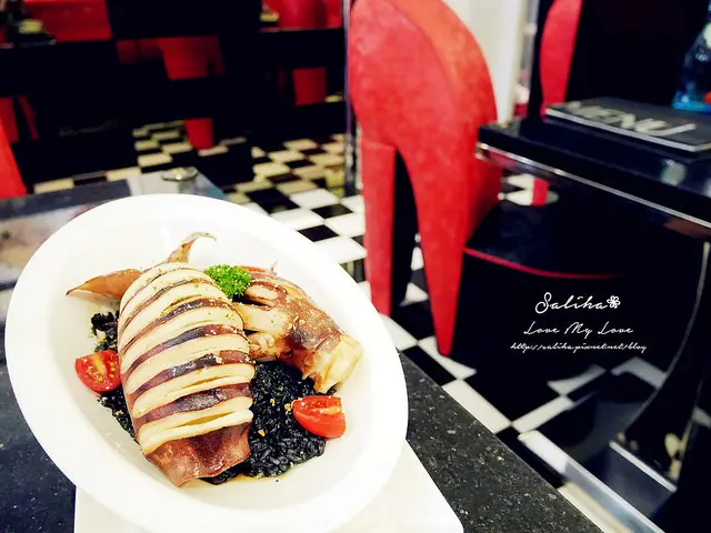 *新北新店大坪林站餐廳推薦*閨蜜創義廚房~貴氣浪漫的高跟鞋座位!推墨魚燉飯