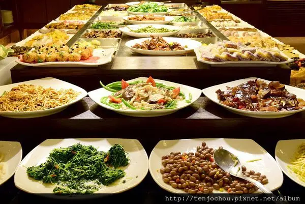 花花，甲飽沒【台北食記】明德素食園 buffet吃到飽免400元！全品項隨你吃真得超划算
