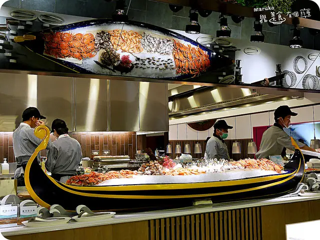 【吃很飽系列】饗食天堂。大直全新開幕超大海鮮船超強buffet新登場。台北劍南路捷運站