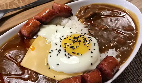 台北人氣咖哩｜新潮日式咖哩「佐藤咖哩Sato Curry」：米粒軟Q/外帶划算/喜歡店內用餐氣氛@捷運六張犁站(陸角Omurice姊妹店、日式咖哩、六張犁美食、佐藤咖哩訂位)