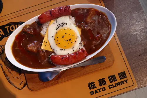 【台北美食】佐藤咖哩|Man味爆棚的男子漢咖哩飯!捷運六張犁站人氣店家《2018咖哩爭霸賽》@鮪魚的奶奶