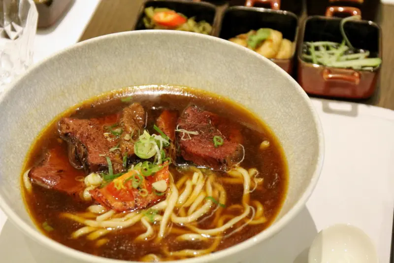 做夢嗎？幻の食材，西班牙伊比利豬肉燥飯，Prime級美國牛小排牛肉麵