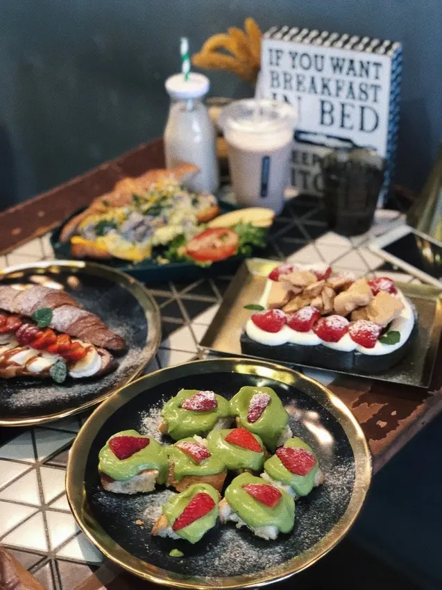 【早午餐】新竹東區│Mountain House 山房。日常手做早餐 ♥ 季節限定森半抹茶草莓吐司大推 ♥