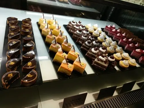 漢來海港餐廳 敦化店︱平日下午茶 buffet自助式吃到飽 ︱現沖牛肉湯、海鮮、甜點 任君選擇