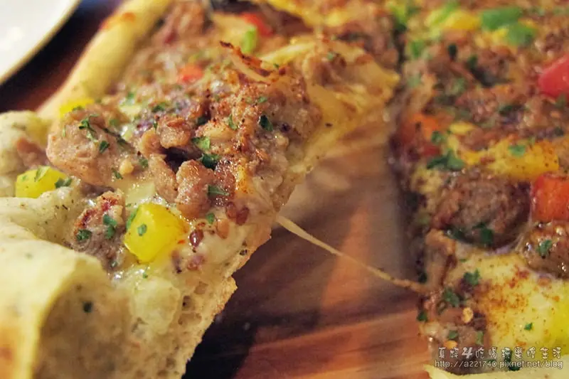 [捷運景安站美食] 大窯大擺手工披薩-中和店，手工現擀麵皮，獨家餡料義式風味..好呷!