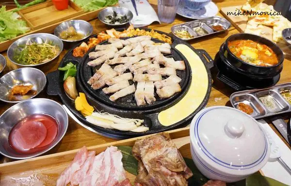 [食記]台北東區 滋滋咕嚕韓式烤肉專門店 招牌護心豬鮮嫩多汁 火山起司煉乳年糕鹹鹹甜甜大推♥