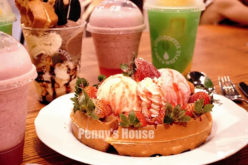 
新竹巨城新開幕 - Cafe Lugo 鬆餅甜點不收服務費，新開幕飲品買一送一(附菜單/韓國咖啡廳)
