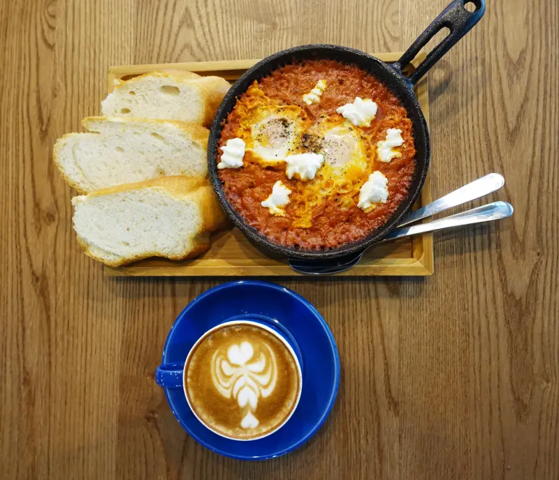 『新北│捷運淡水站│淡江大學』 瞇瞇眼自家烘焙咖啡館-免費WIFI、有插頭、不限時、可久坐、義式咖啡、精品咖啡、甜點輕食、來自澳洲的美味，平日早上7點就開的咖啡館