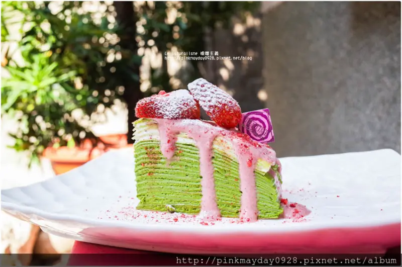 ✿高雄✿ 抹茶名店N訪不膩 閃亮亮的草莓季到啦 近期推出的夢幻抹茶草莓奶蓋千層真的是超美必拍 ➜ Le Naturalisme 裸體主義