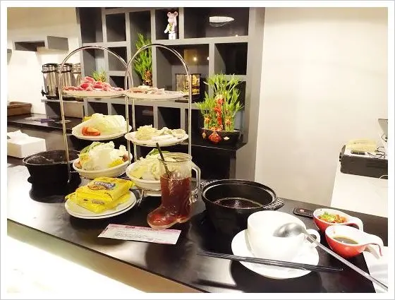 《口碑券》【中區】┘小鍋 mini hotpot└獨特石頭鍋、膠原蛋白鍋、北海道味噌鍋、麻辣鍋 近中華夜市、日新大戲院、台中教育大學