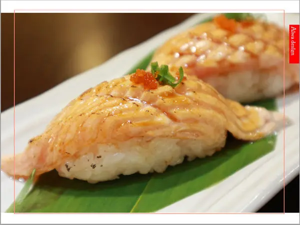 【新竹美食週記】銀川日式料理，平價日式料理，近新竹火車站，停車方便。入口即化，一吃上癮！超推炙燒鮭魚握壽司。味噌湯和麥茶是無限暢飲