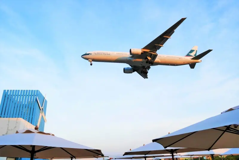 【桃園大園 | 景觀咖啡廳】體驗飛機近距離飛越頭頂的震撼✈第三航廈咖啡廳