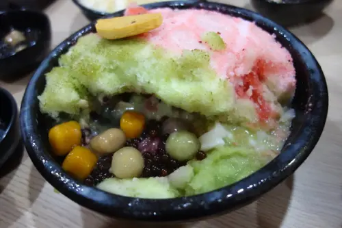 寶島菠蘿團(光復店) 國父紀念館站創意冰店，信義線南京三民站價錢平實且乾淨、明亮的高CP值推薦冰品