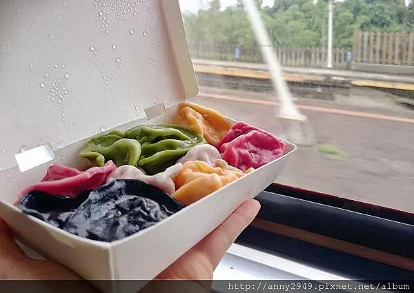 [新竹東區]五花馬水餃館。蟹黃蝦仁燒賣。五色水餃賞心悅目啊