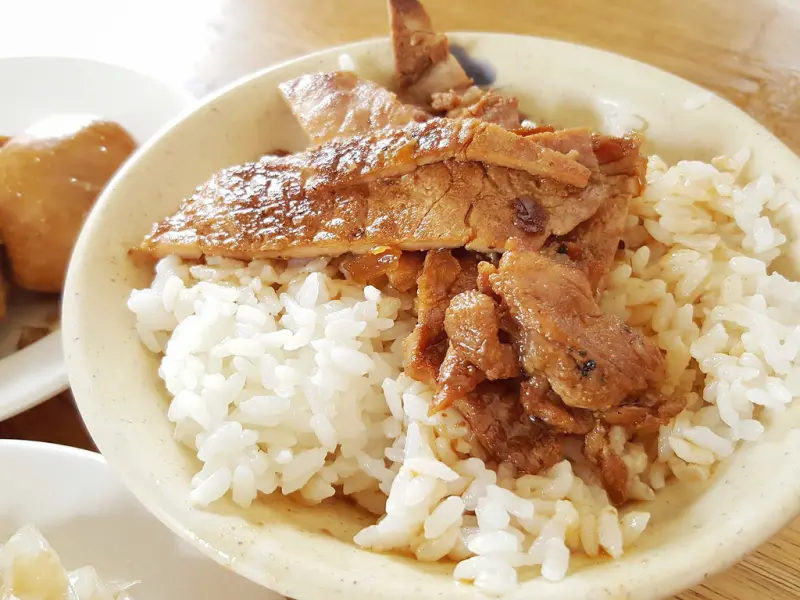 【高雄苓雅】福德賀加燒肉飯 魯肉飯。 炭火直烤 飄香人氣老店