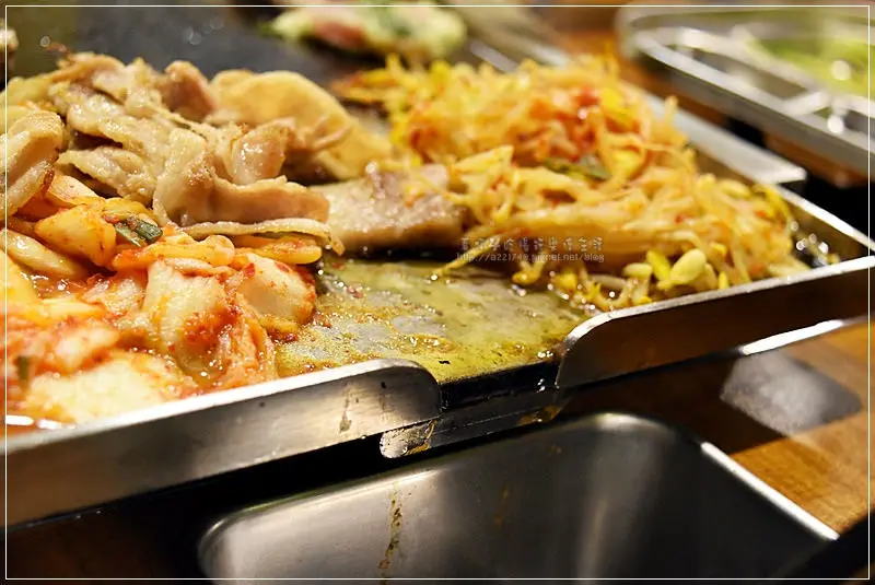 [捷運美食-中山站] VEGETEJIYA菜豚屋/林森店。日式韓風生菜包肉甩油健康吃肉...菜菜吃到飽專賣店