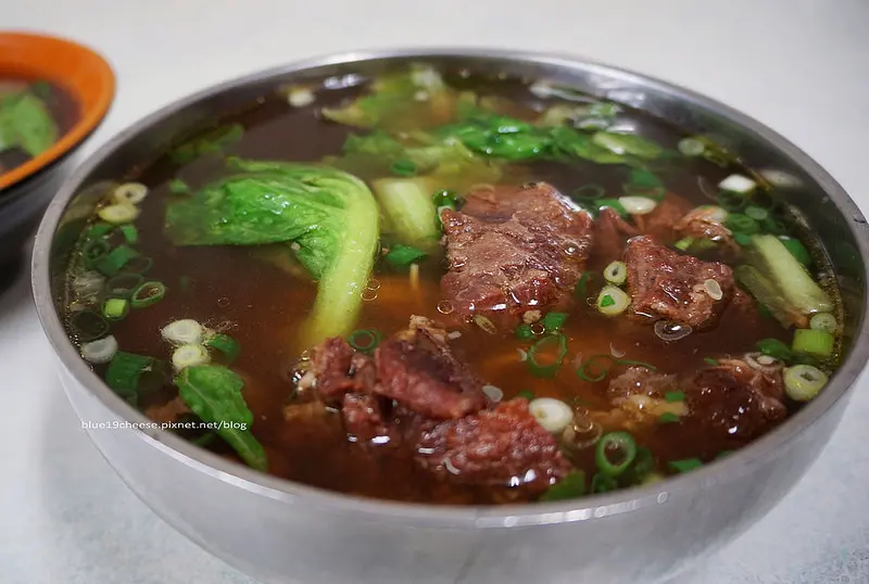 【台中北屯】潮州牛肉林 牛雜湯 - 人潮絡繹不絕.牛雜湯牛肉麵