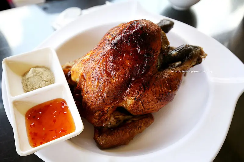 【南投仁愛】伊拿谷甕缸雞景觀咖啡餐坊 -  甕缸雞活鱒魚鱘龍魚料理.吃著好吃多汁的甕缸雞邊欣賞清境美景.食尚玩家清境避暑有撇步!一年一定要來一次