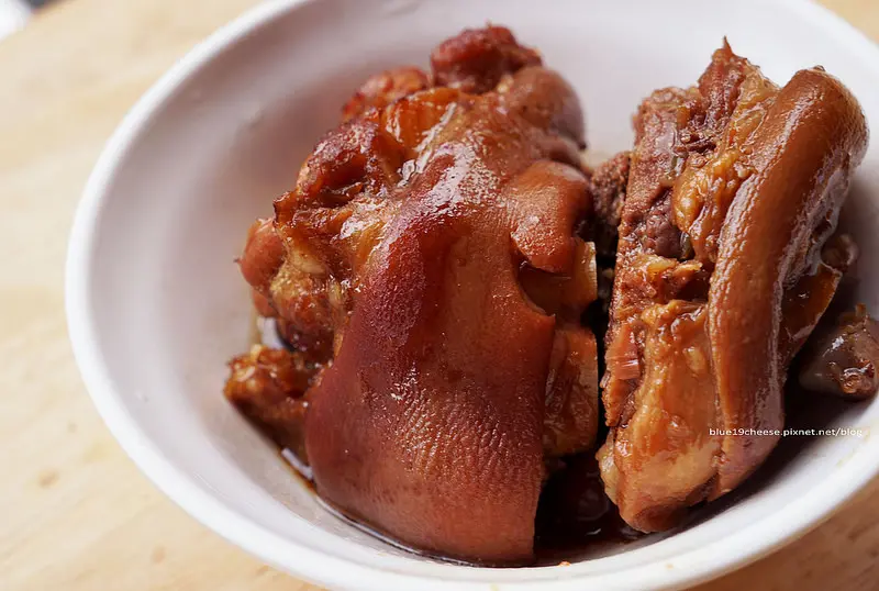 【彰化員林】魯肉濱 爌肉豬腳大王 - 爌肉豬腳必點.好入味.油豆腐順便來一份.在地人氣老店.味噌湯菜頭湯免費喝.單點沒附湯喔!食尚玩家推薦