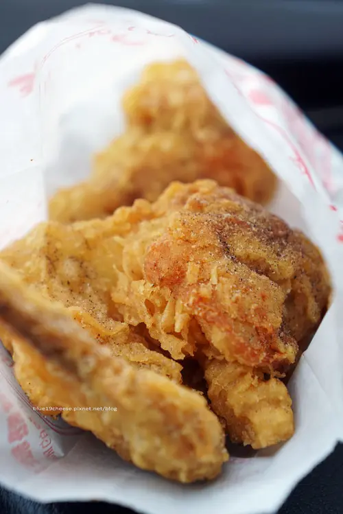 【台中南屯】忠勇路現炸湯翅 - 下午時間排隊人潮湧現.薄脆外皮.肉鮮嫩.推湯翅.有雞翅雞腿雞塊花枝丸芋丸蘿蔔糕薯餅.嶺東商圈