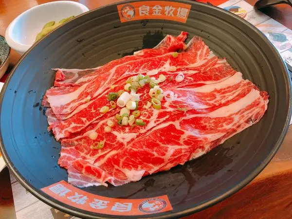 金門✿良金牧場✿現涮牛肉麵 ! 金門人氣排隊店~ 強烈建議預約! 還有獨特的牧草冰飯後甜點~