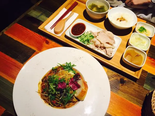 內湖 ✿ ERC cafe 阿達阿永咖啡廳 ✿ 超美貨櫃屋用餐! 在內湖辦公大樓之間享受一點悠閒浪漫~