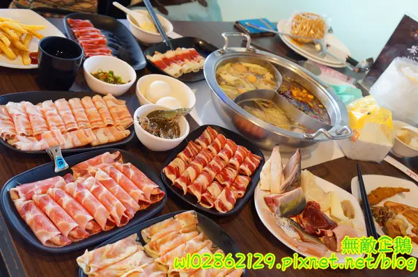 【台南-中西區】吃到飽x活跳跳海鮮...跟著無敵企鵝一起吃‧到‧爽~《XM麻辣鍋》        
      