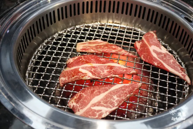 [ 劍南站美食 ] 淺藍 × 炙京燒～點餐式燒肉吃到飽，還有鍋物手捲生魚片多種好料