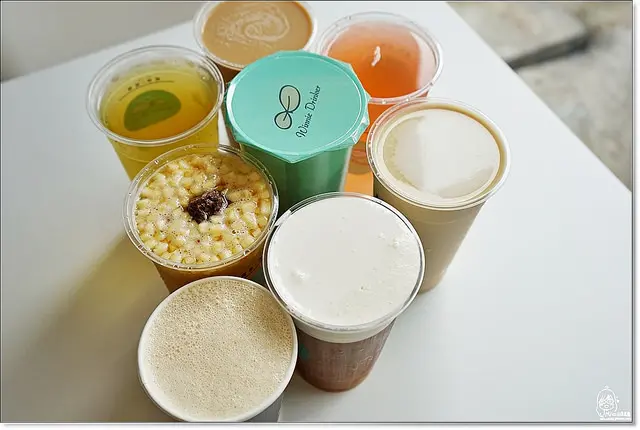 『高雄』 Winnie drinker葳林爵閣-蒂芬妮藍時尚精品界的平價手搖茶，真材實料看的見，喝起來清甜不膩口。