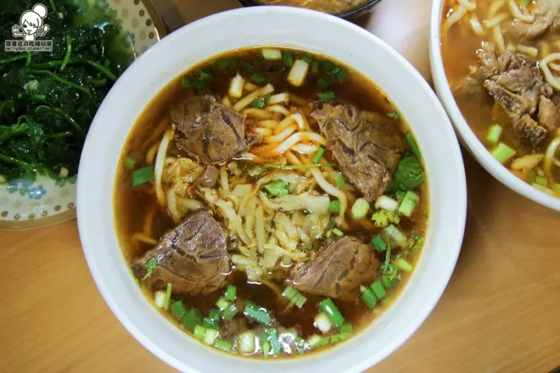 吃-鳳山。老地方牛肉麵不只牛肉麵好吃，豬肉麵也征服我