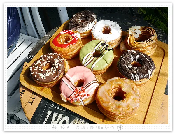 [台南食記] Cronutt可拿滋甜甜圈‧台南店~九種固定口味&每日隨機推出隱藏版卡通造型！獨家代理全世界第一瓶花露水！