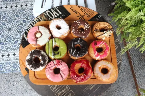 台南府城路散步甜點 香脆又繽紛的Cronutt 可拿滋甜甜圈